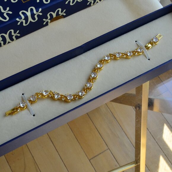 Stauer Two Hearts Tennis Bracelet - Picture 4 of 11